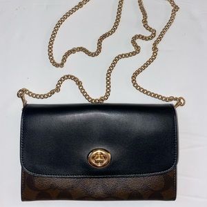 Coach signature crossbody wallet with chain